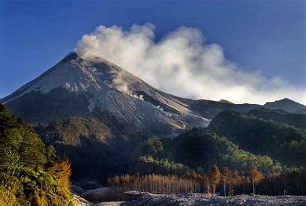Gunung Merapi Yogyakarta Jadi Favorit Pendaki Dunia