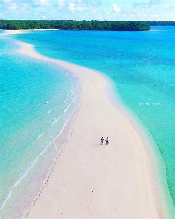 Pantai Ngurtafur Maluku Hebohkan Traveler Di Media Sosial