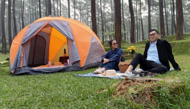 barang wajib bawa saat camping